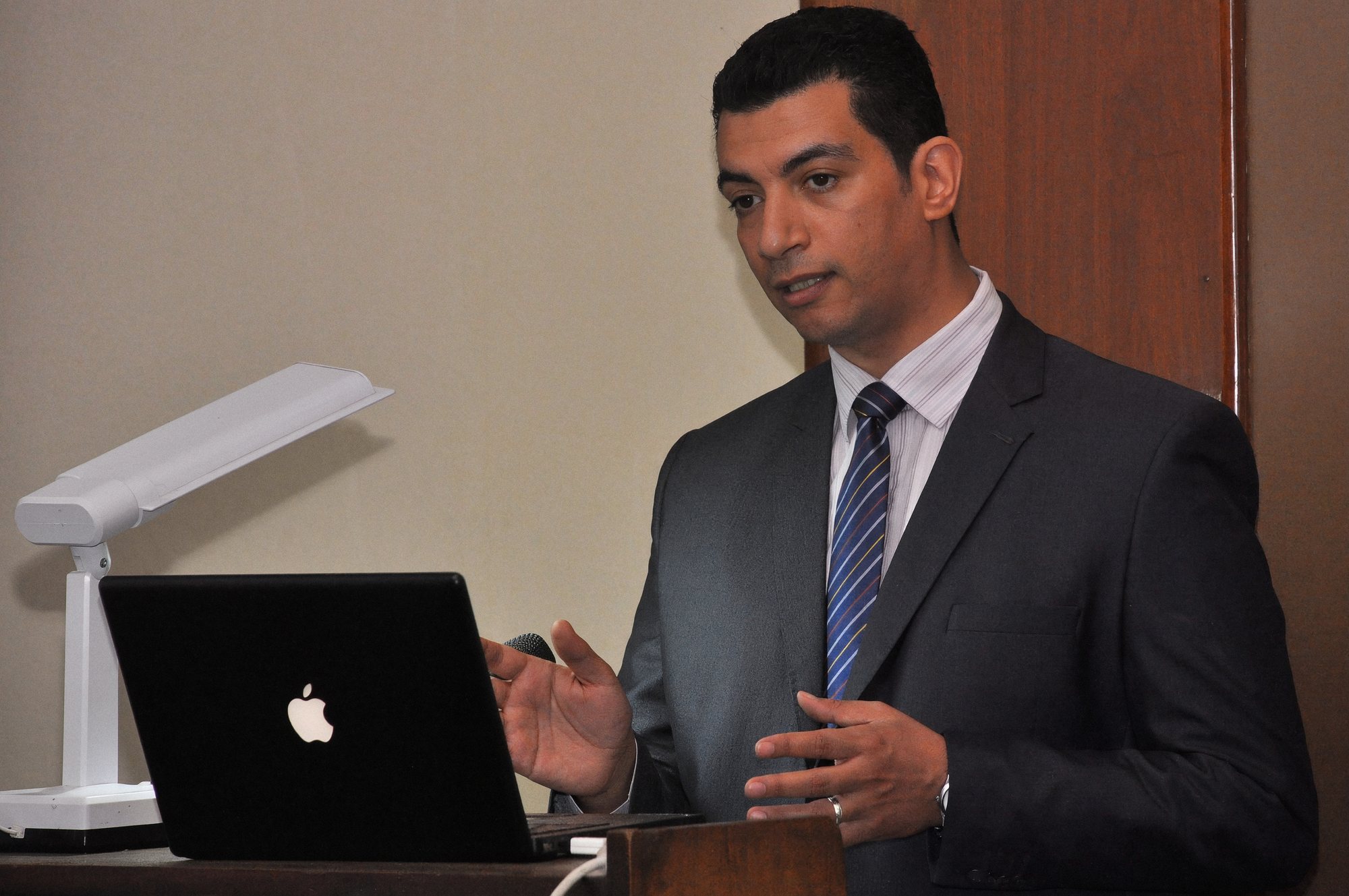 Dr. Mahmoud Nasr lecturing